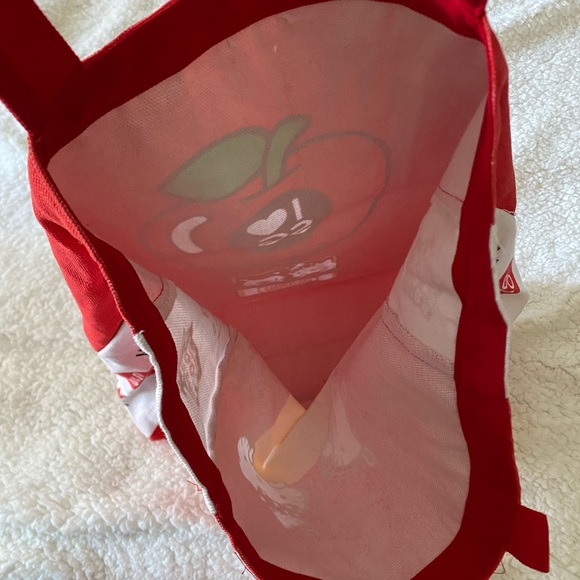 Hello Kitty Go Around Singapore 50 Canvas Reusable Collectible Tote, box-F - Picture 4 of 4